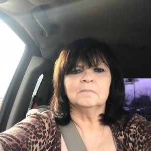 Meet your Posher, Lora